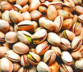 Is cnónna iad pistachios a bhfuil éifeacht mhaith acu ar sweating na bhfear.